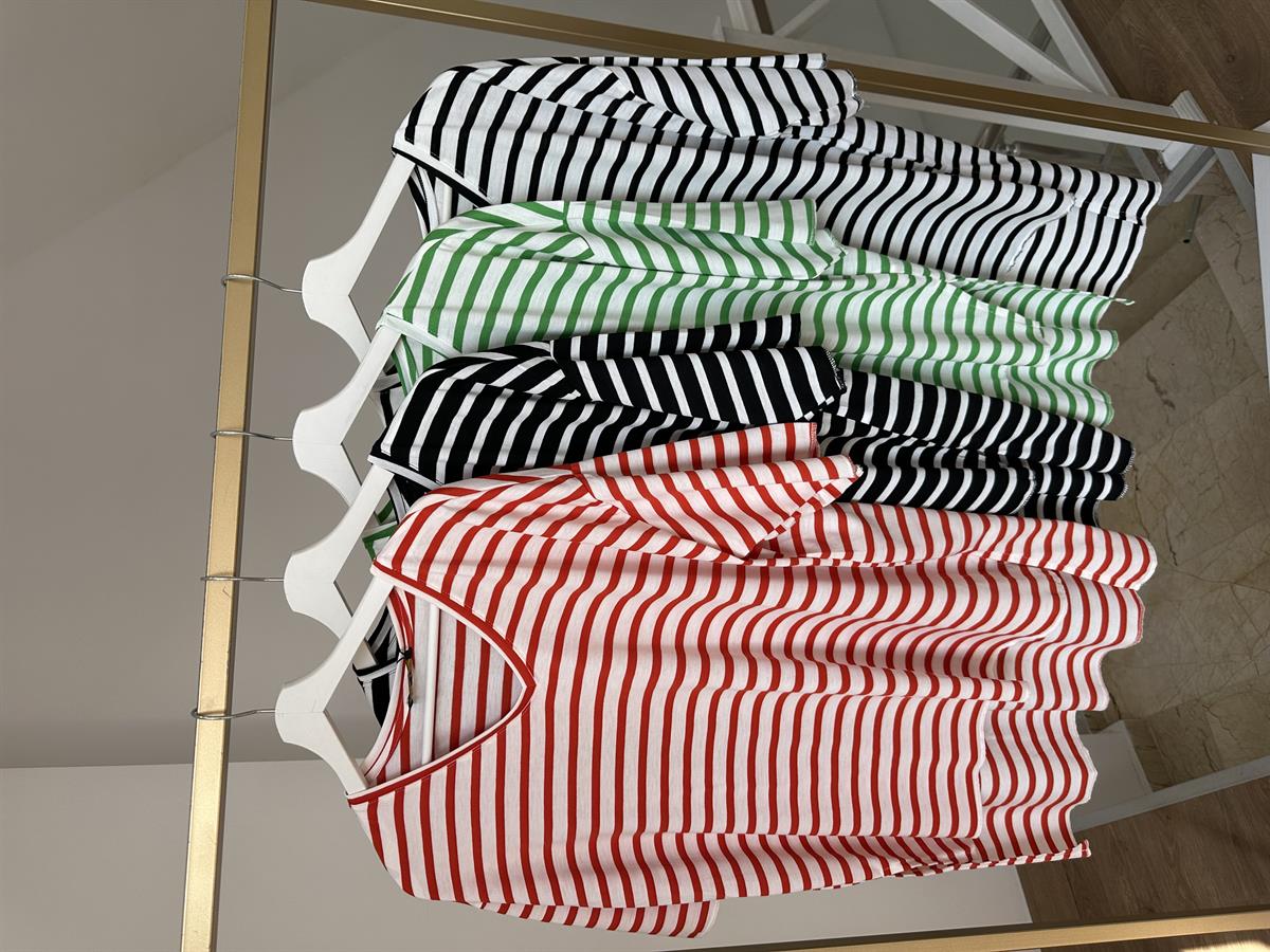 V Yaka Çizgili Oversize Tişört-Yeşil