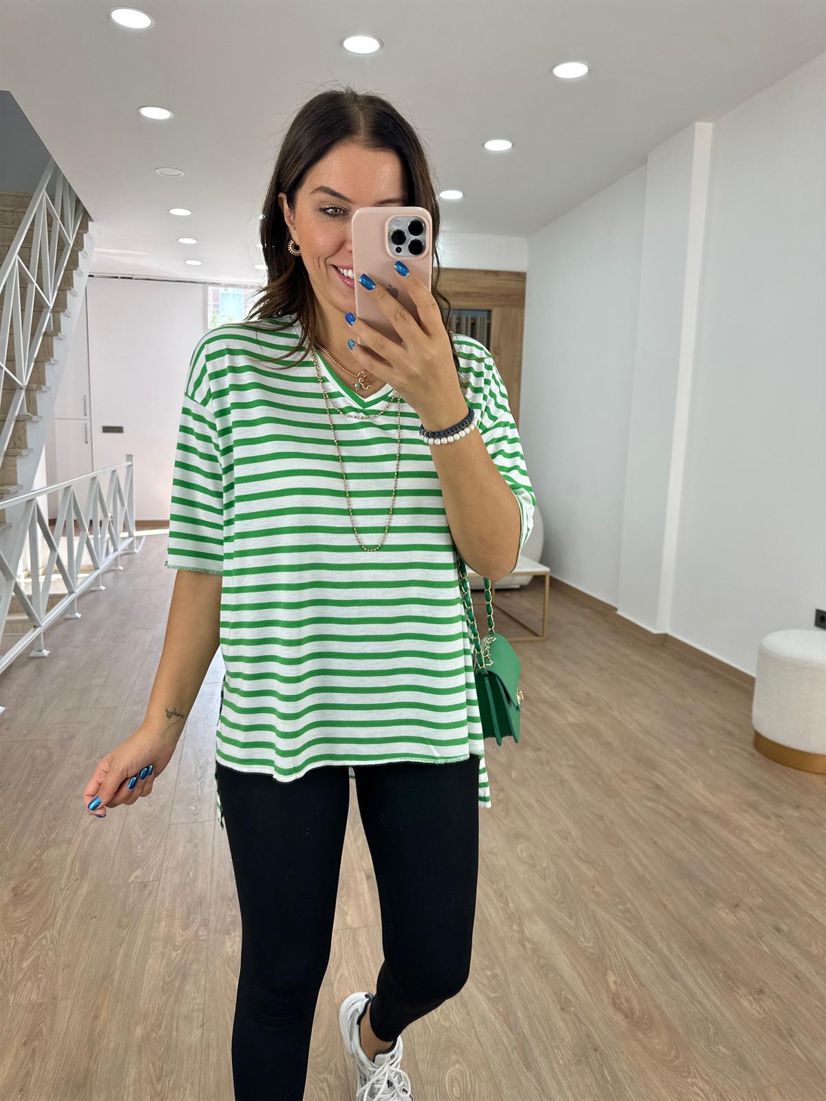 V Yaka Çizgili Oversize Tişört-Yeşil