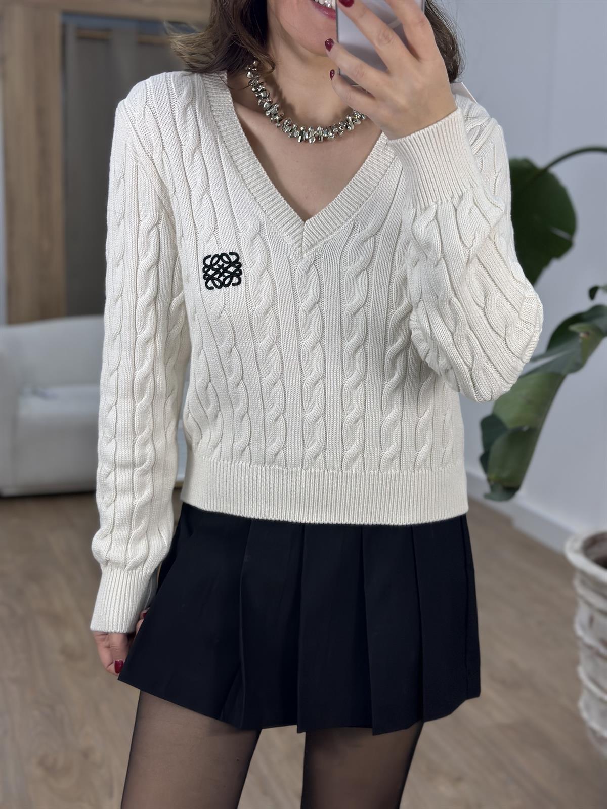 V Yaka Kare Nakışlı Kazak 