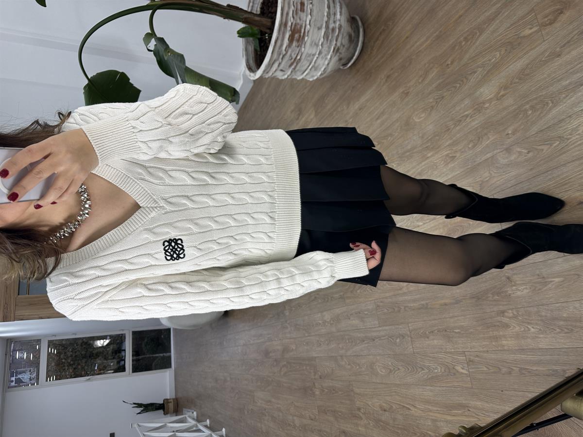 V Yaka Kare Nakışlı Kazak 