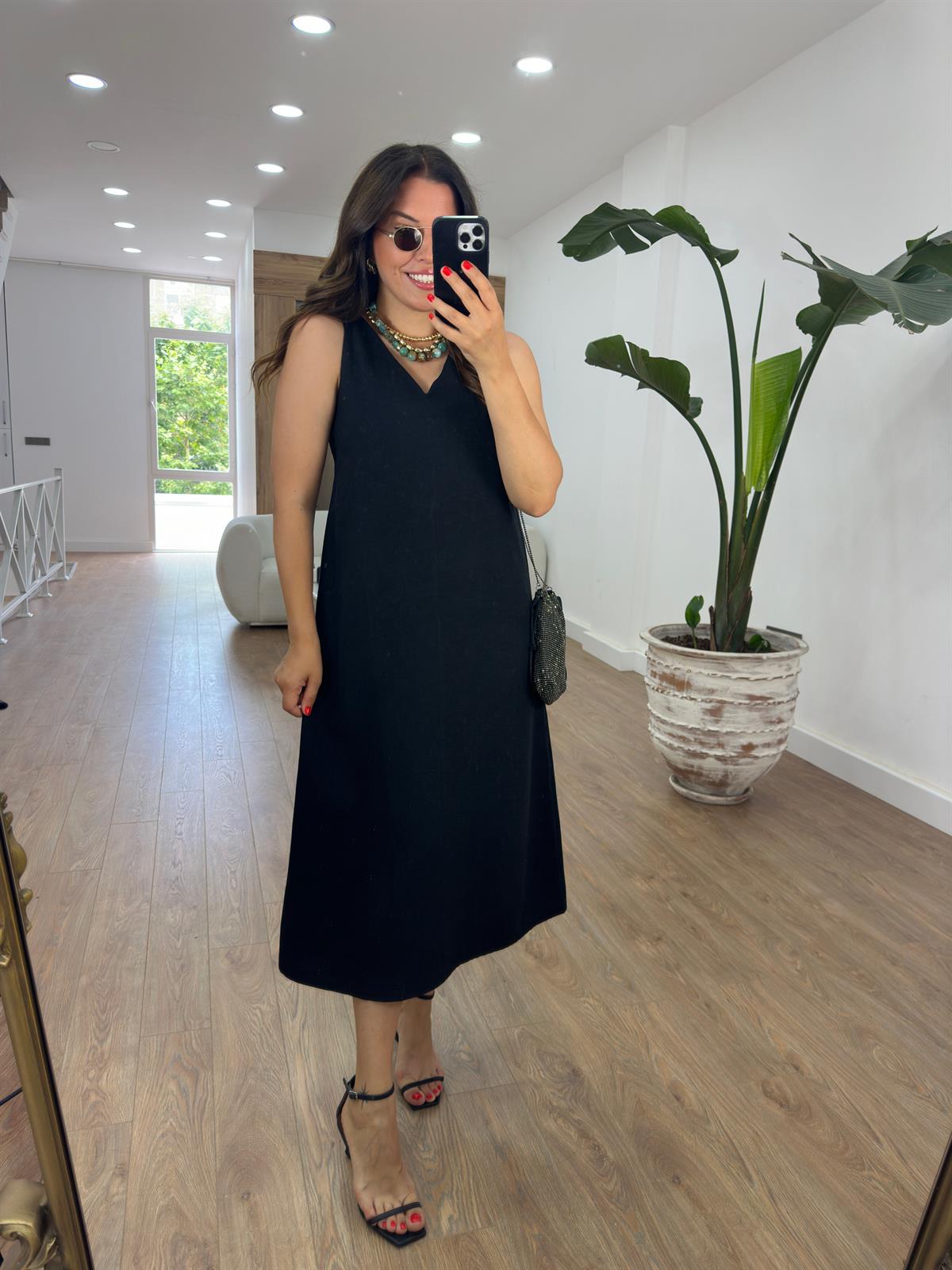 V Yaka Midi Boy Pamuk Keten Elbise-Siyah