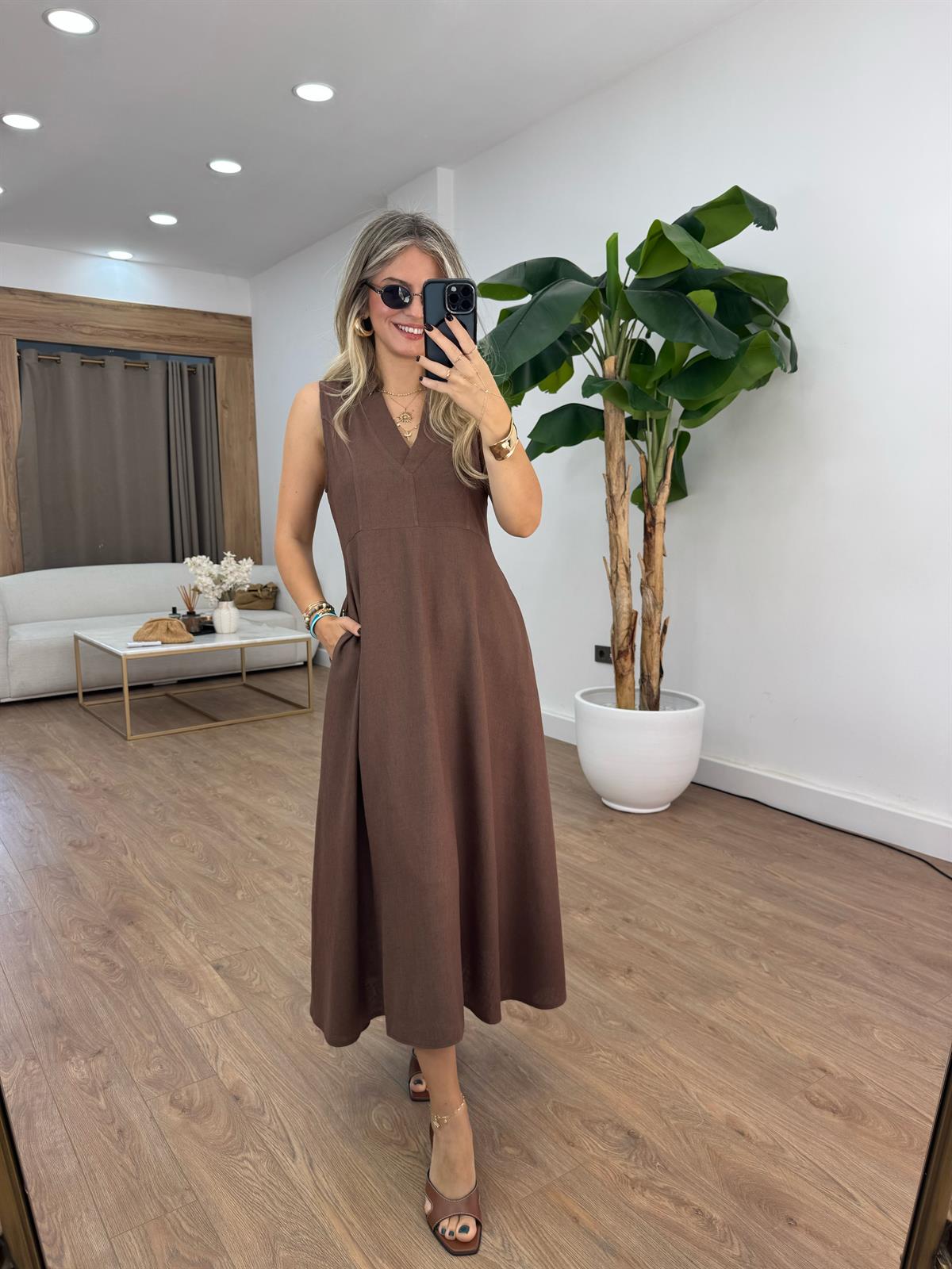 V Yaka Midi Pamuklu Elbise - Kahverengi