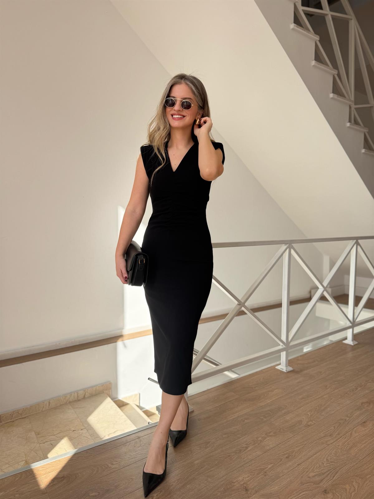 V Yaka Önü Büzgülü Likralı Krep Elbise - Siyah