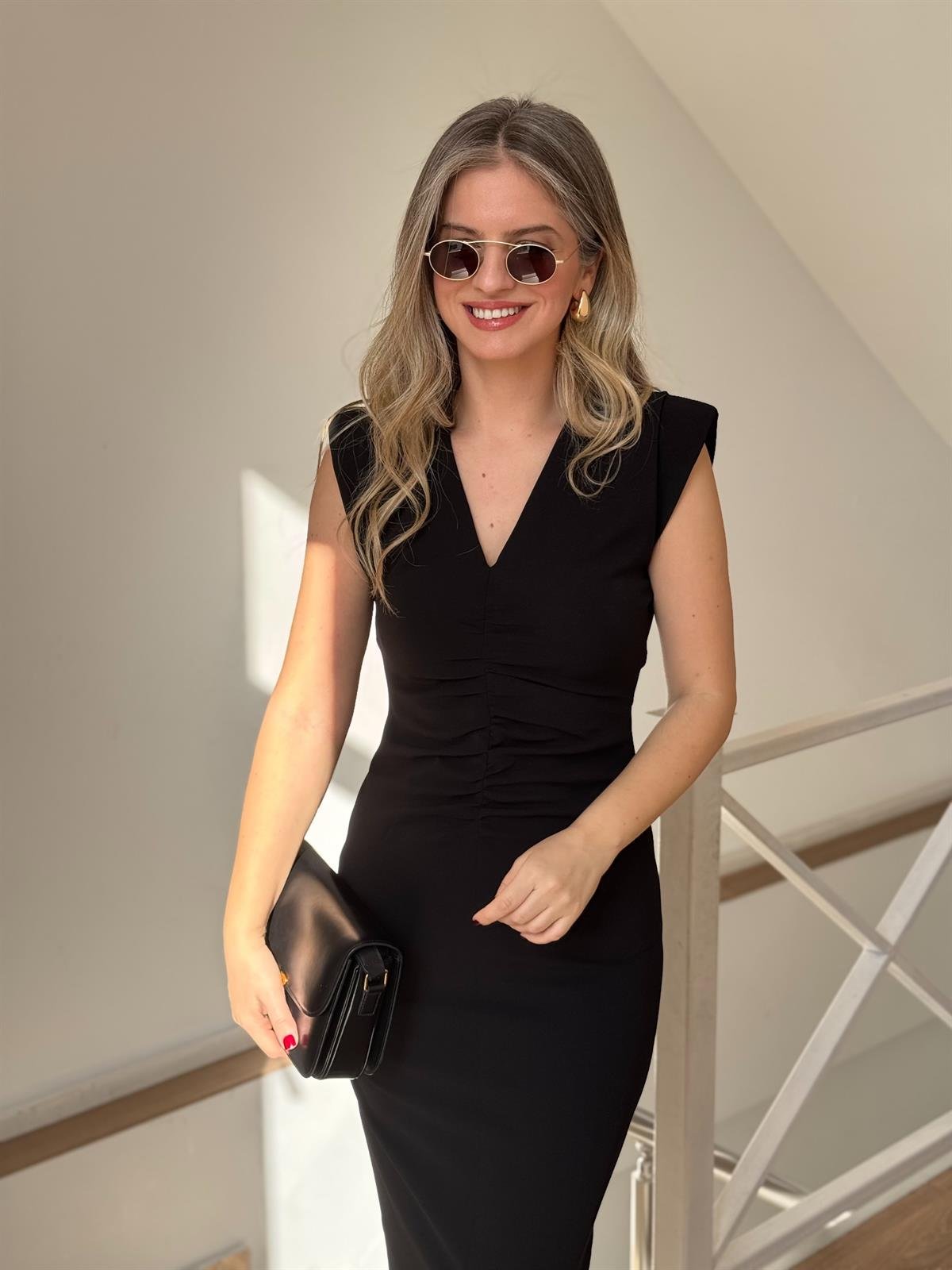 V Yaka Önü Büzgülü Likralı Krep Elbise - Siyah