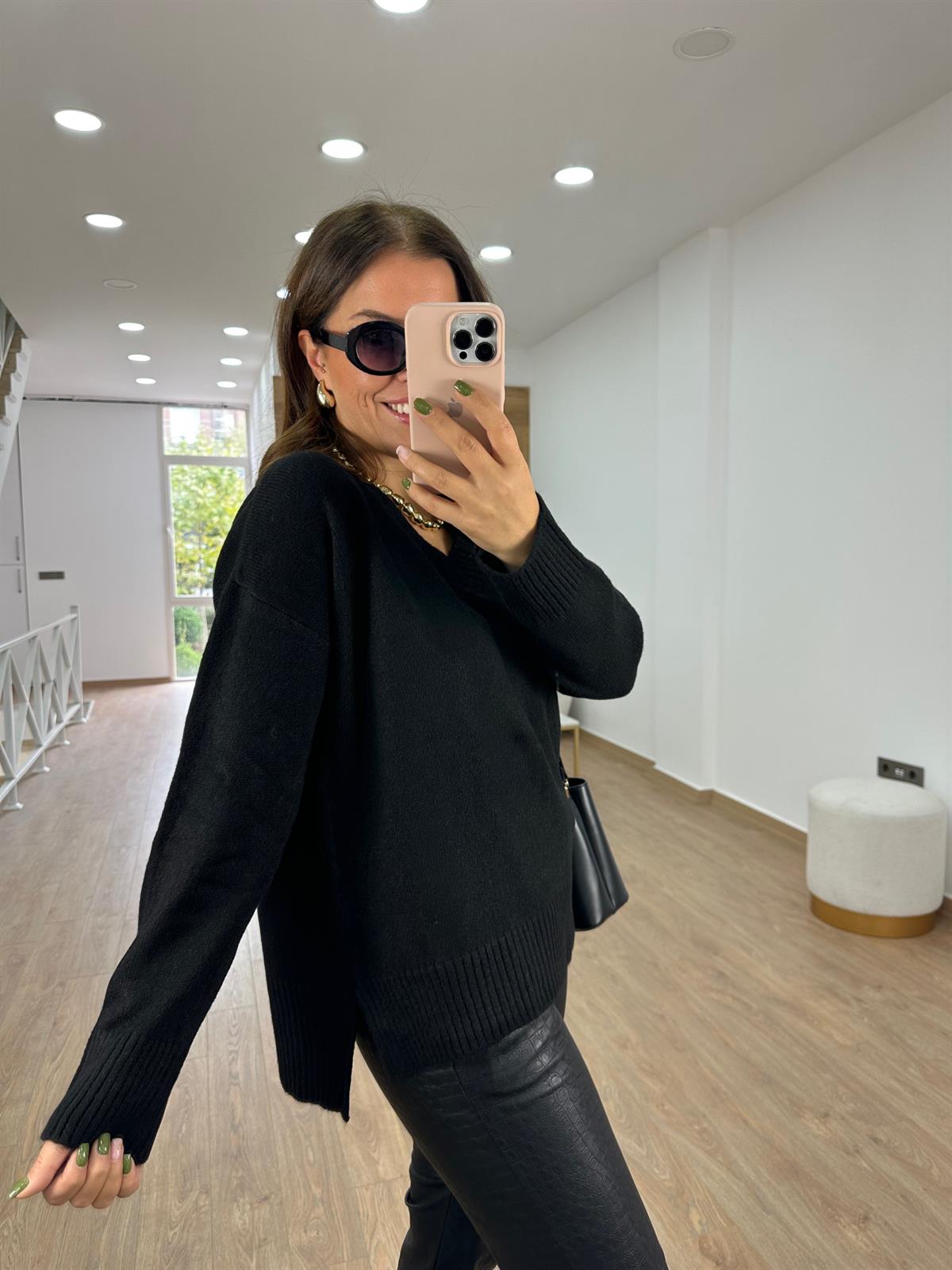 V Yaka Yandan Yırtmaçlı Basic Kazak-Siyah