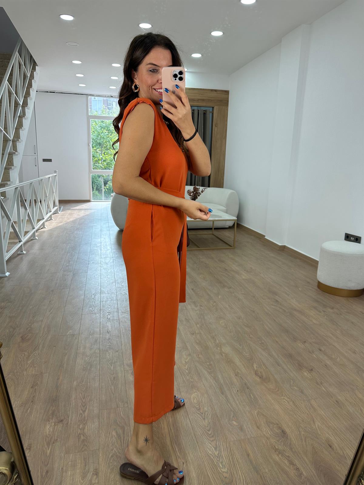 Vatkalı Beli Kuşaklı Krep Kumaş Tulum - Turuncu