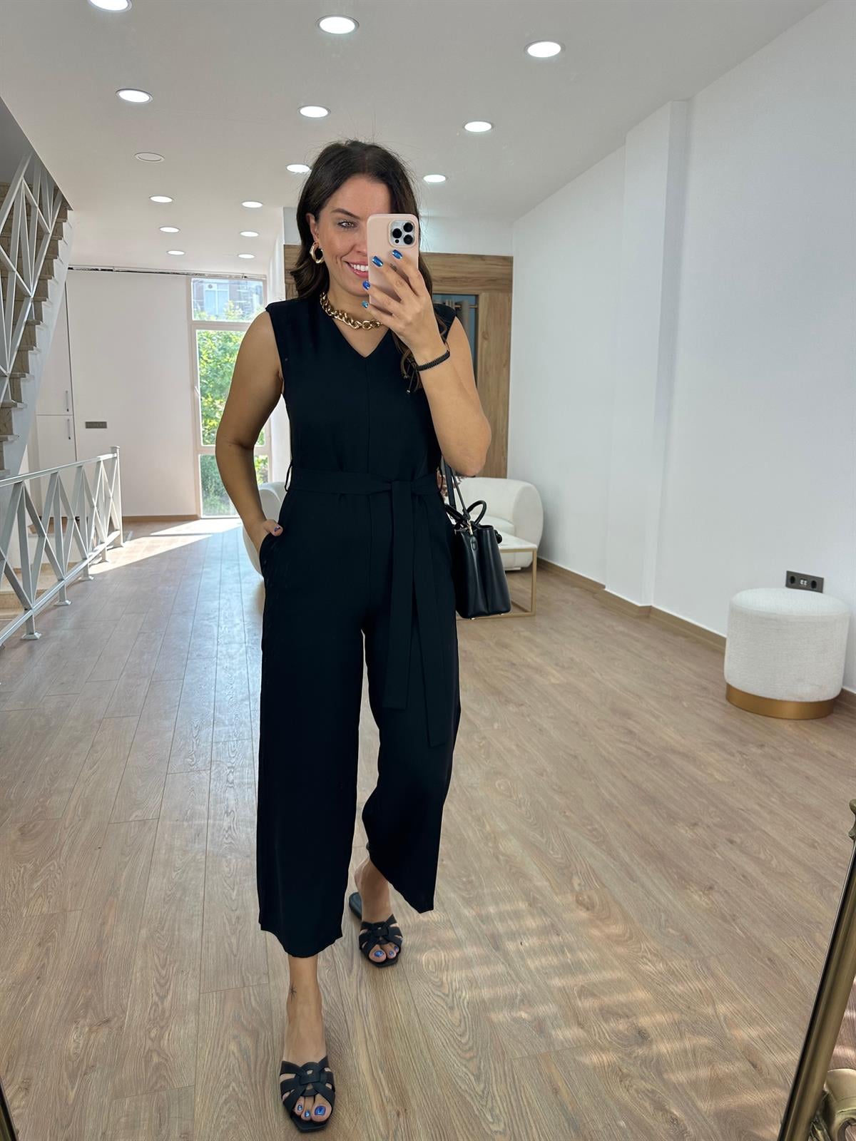 Vatkalı Beli Kuşaklı Krep Kumaş Tulum - Siyah