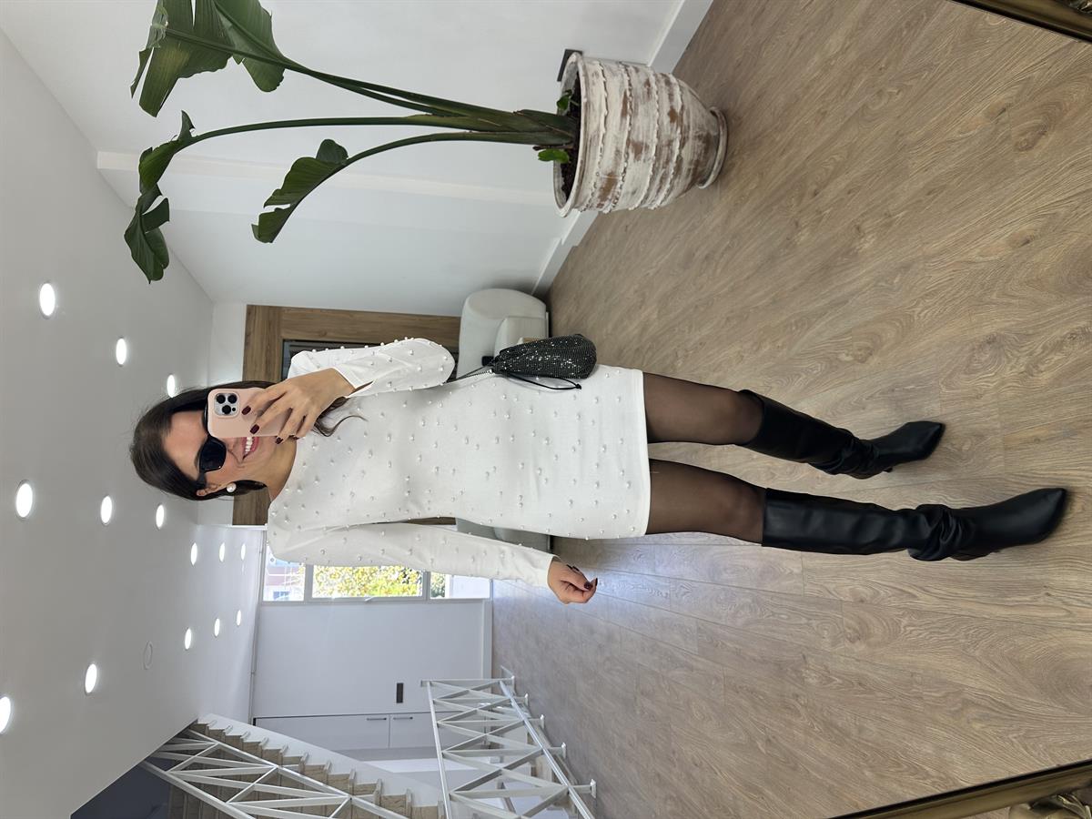 Vatkalı İncili Süet Elbise-Beyaz