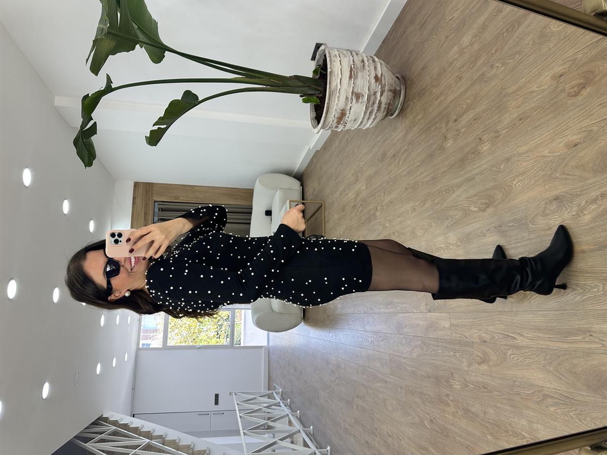 Vatkalı İncili Süet Elbise-Siyah