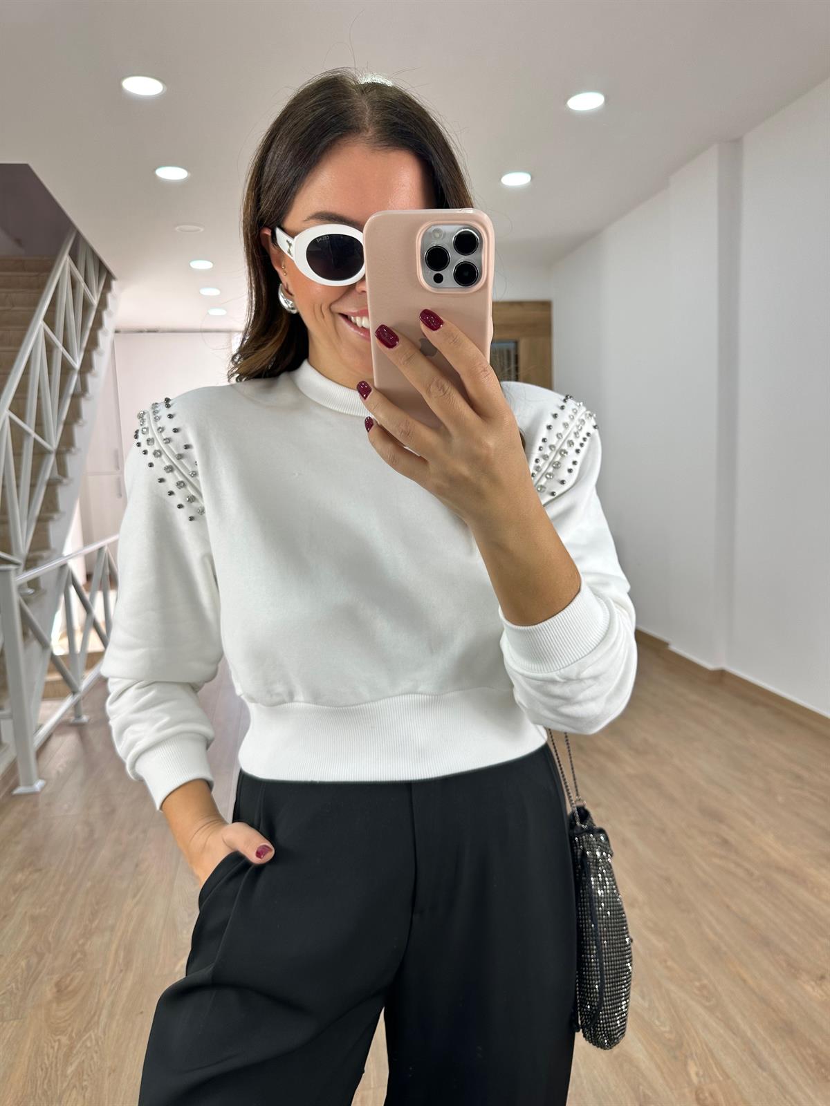 Vatkalı Omuzları Taşlı Sweatshirt-Beyaz