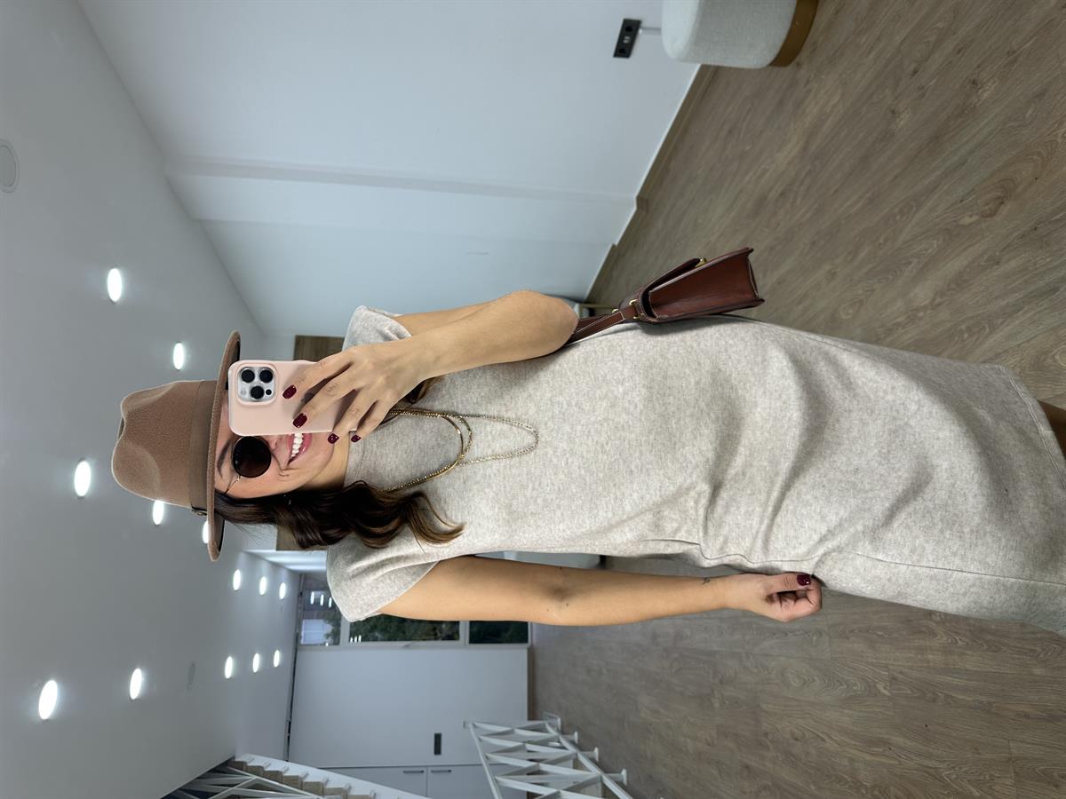 Vatkalı Yumuşacık Dokuda Triko Elbise-Bej