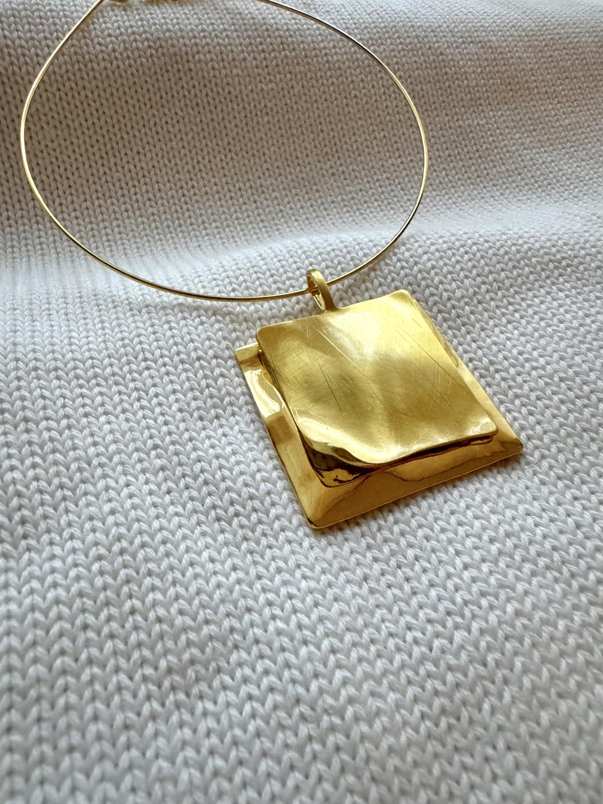 Vip Seri Kare Plaka Gold Çizik Tasarım  Kolye