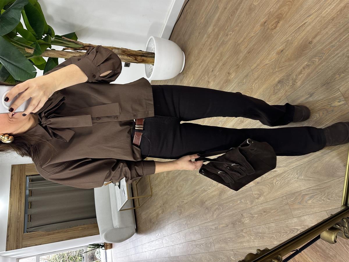 Yakası Bağlama Detaylı Gömlek