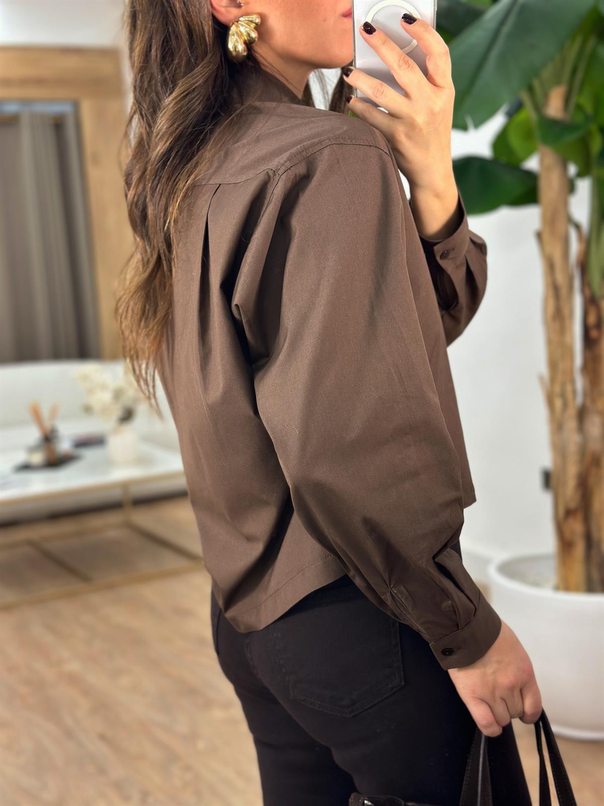 Yakası Bağlama Detaylı Gömlek