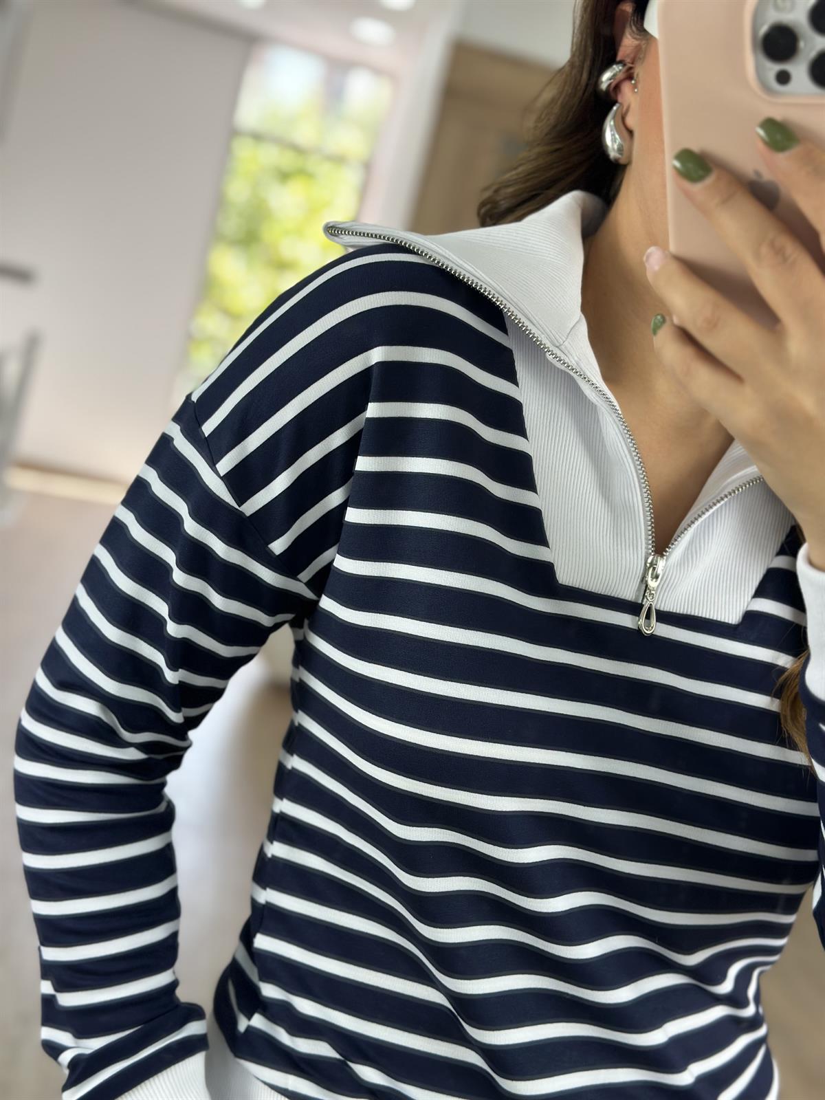Yakası Fermuarlı Çizgili Sweatshirt