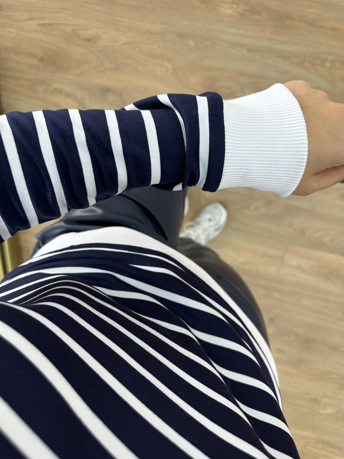 Yakası Fermuarlı Çizgili Sweatshirt