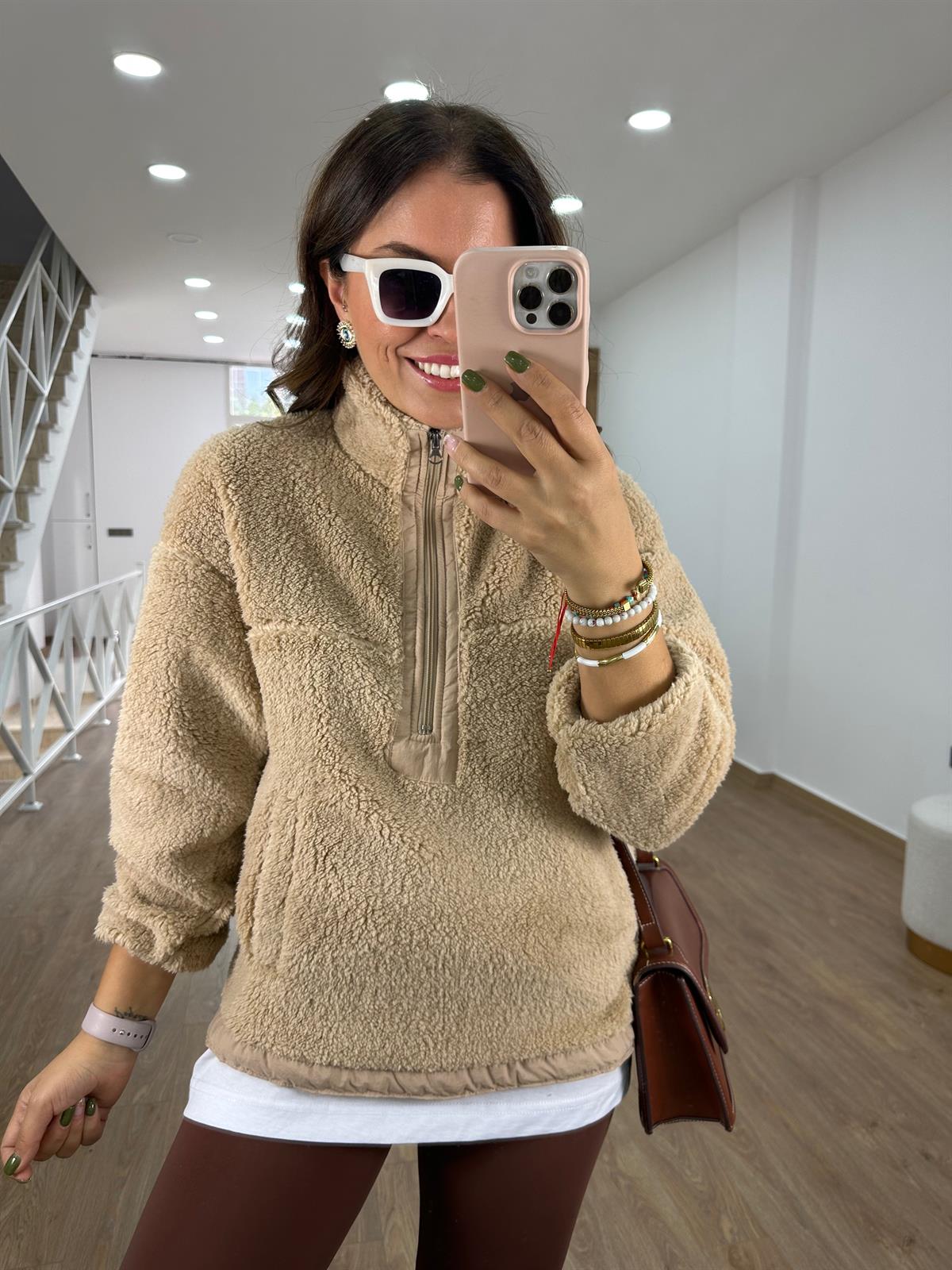Yakası Fermuarlı Peluş Sweatshirt-Camel