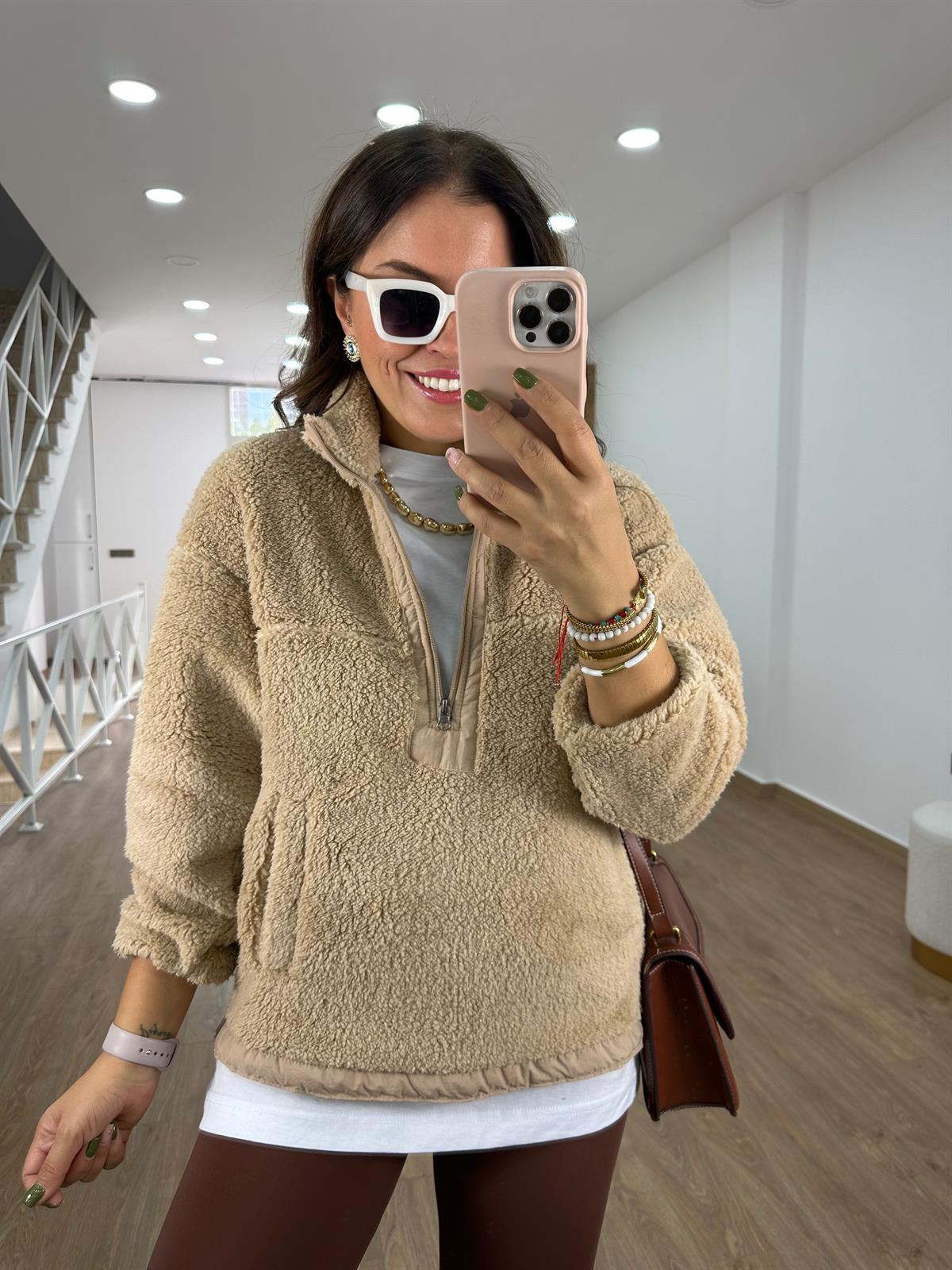 Yakası Fermuarlı Peluş Sweatshirt-Camel