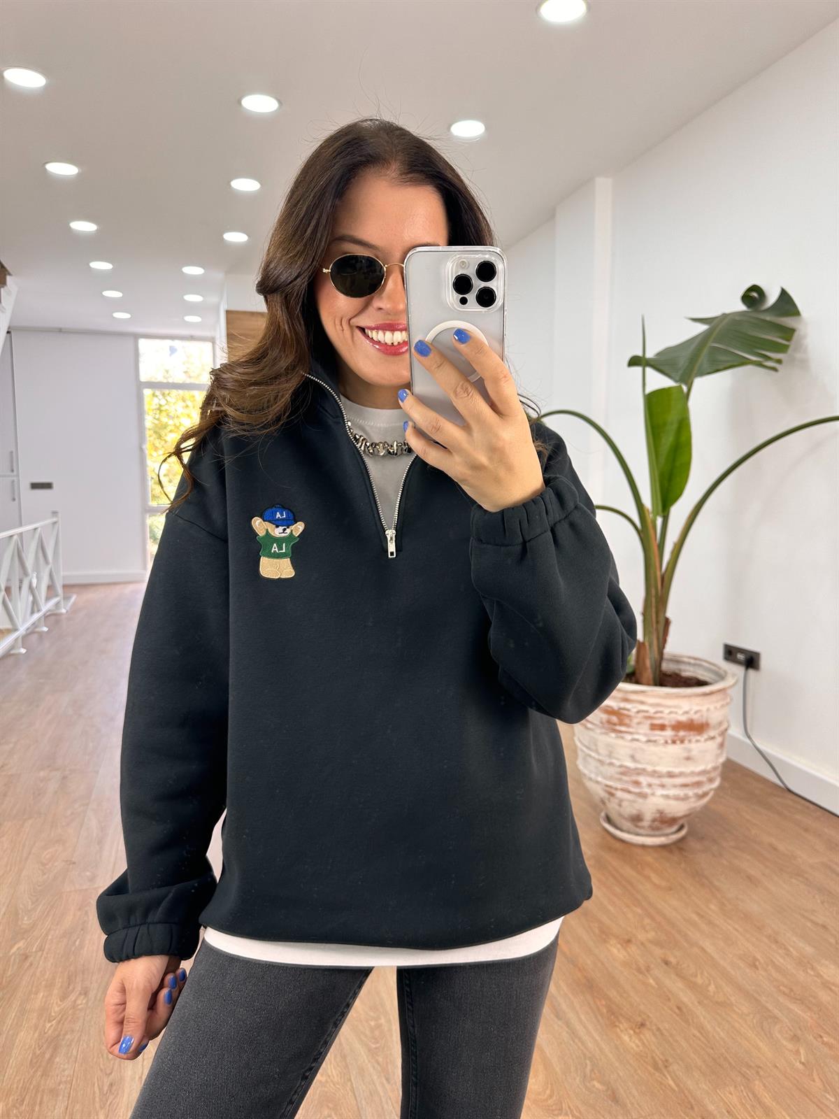 Yakası Fermuarlı Teddy Nakışlı Sweatshirt - Siyah