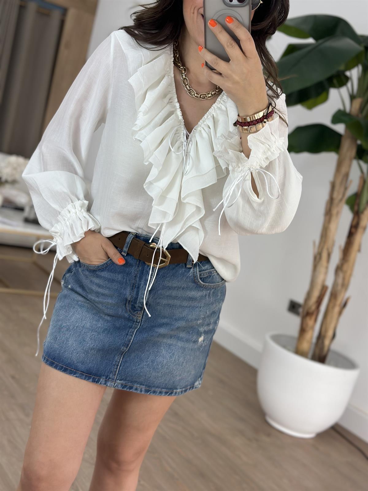 Yakası Fırfırlı İsveç Gömlek - Beyaz