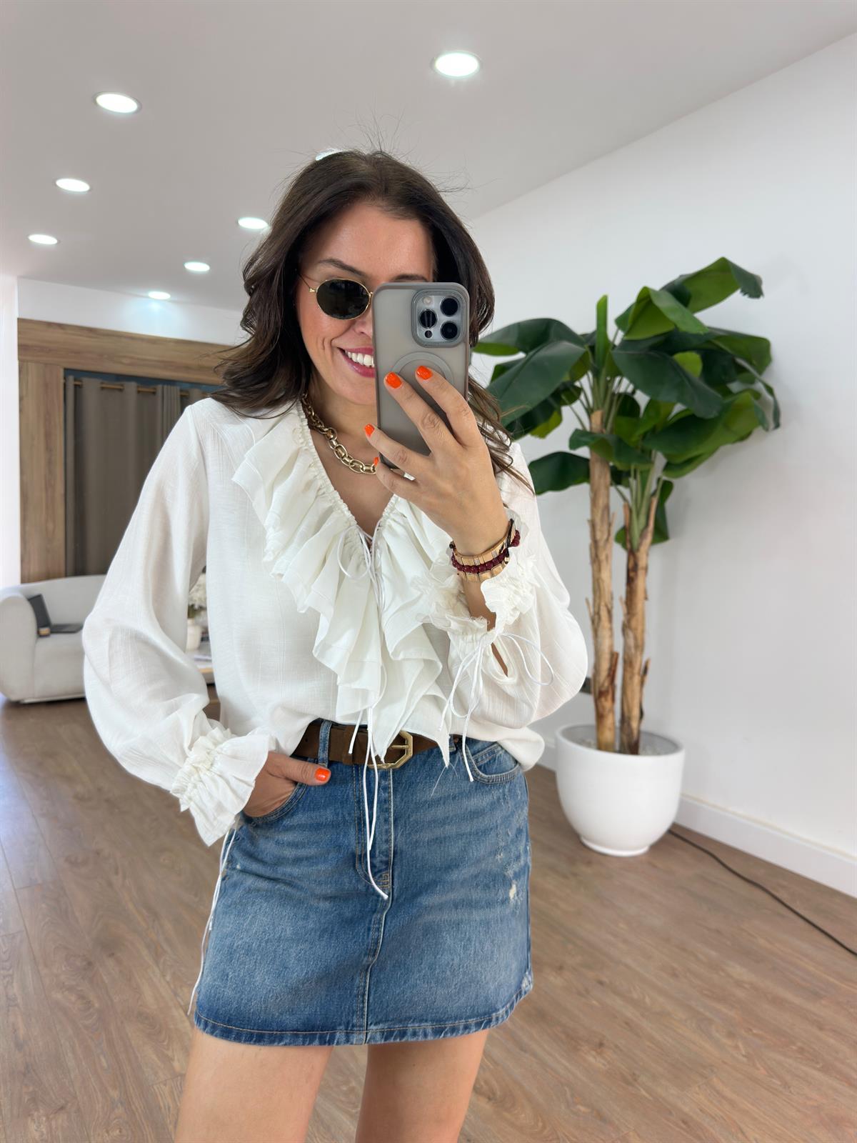 Yakası Fırfırlı İsveç Gömlek - Beyaz