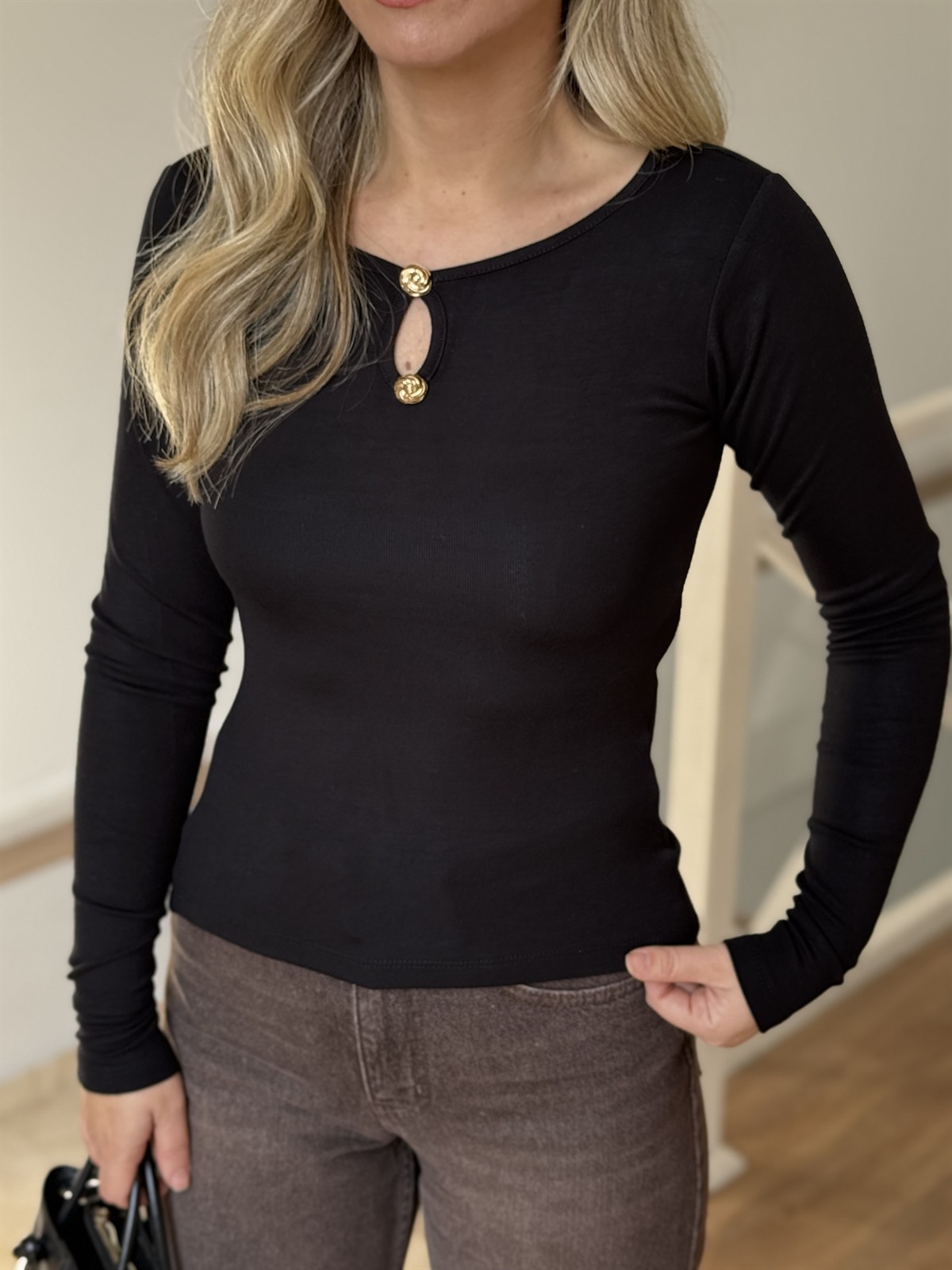 Yakası Gold Düğmeli Bluz - Siyah