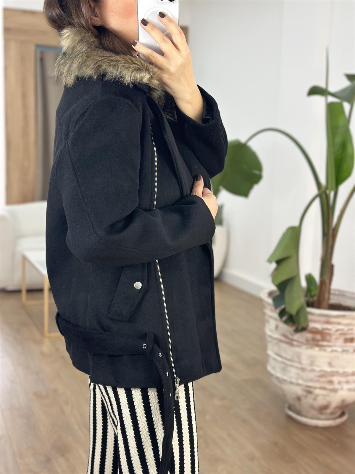 Yakası Kürklü Kaban 