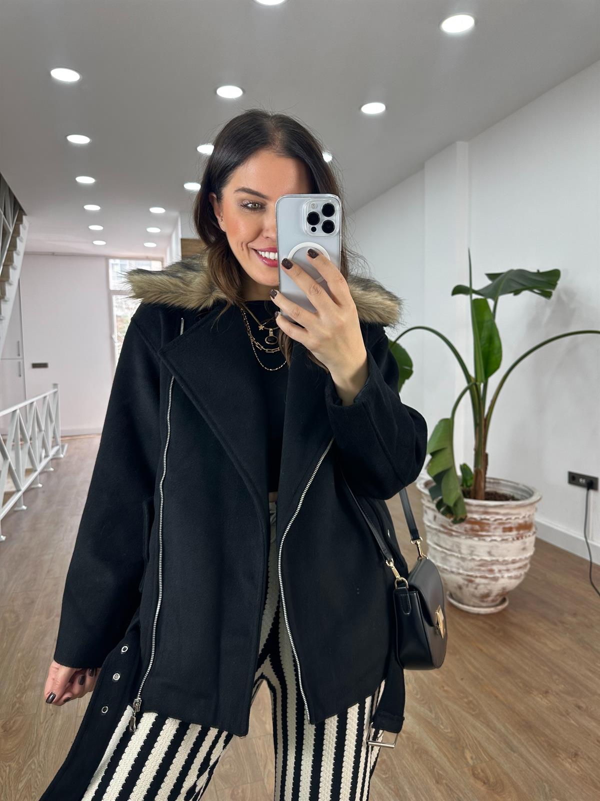 Yakası Kürklü Kaban 