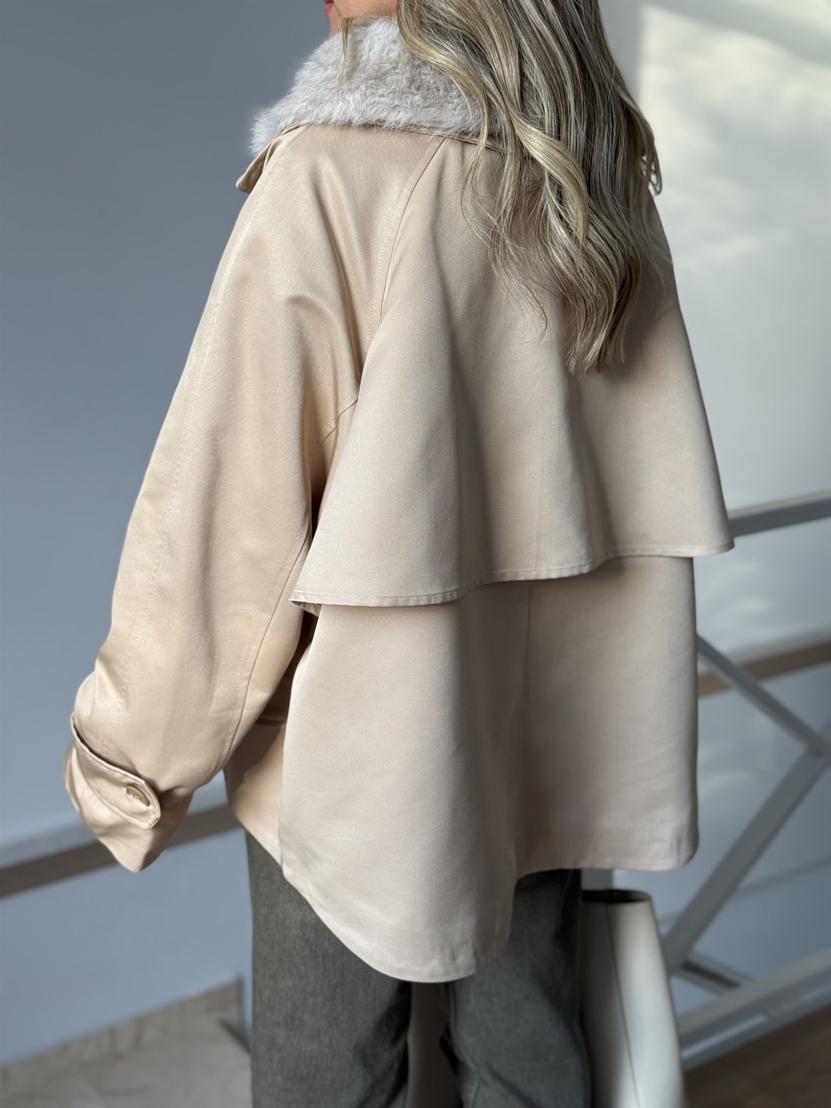 Yakası Kürklü Oversize Trençkot 