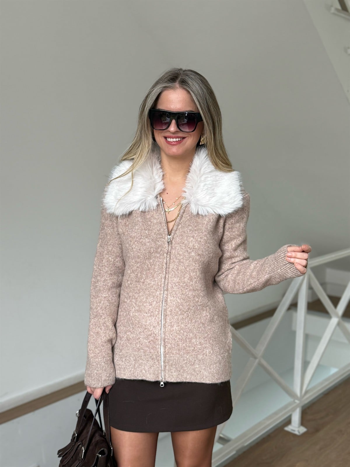 Yakası Kürklü Triko Hırka - Bej 