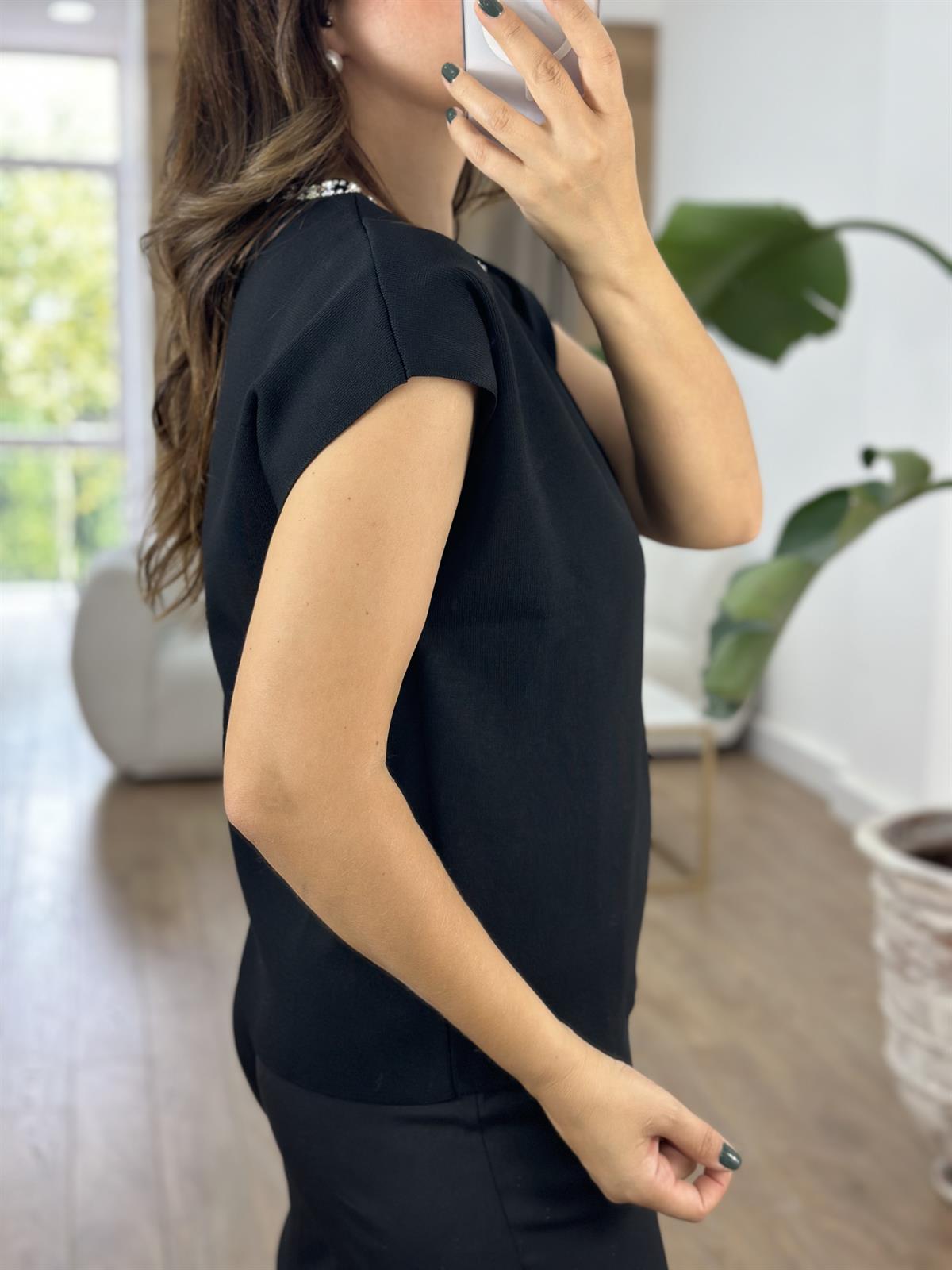 Yakası Taşlı Çelik Örme Triko