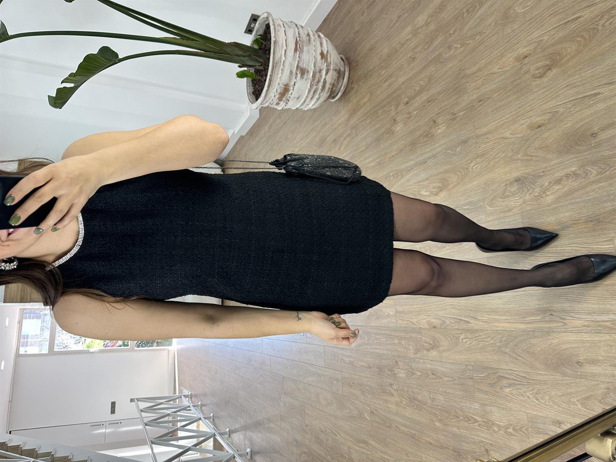 Yakası Taşlı Tüvit Elbise