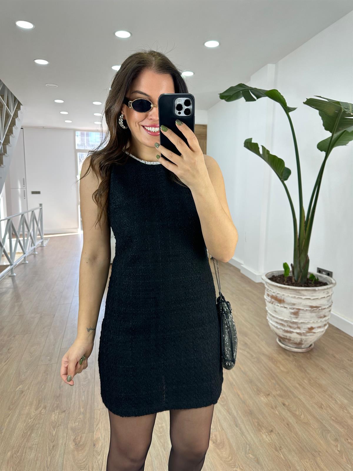 Yakası Taşlı Tüvit Elbise