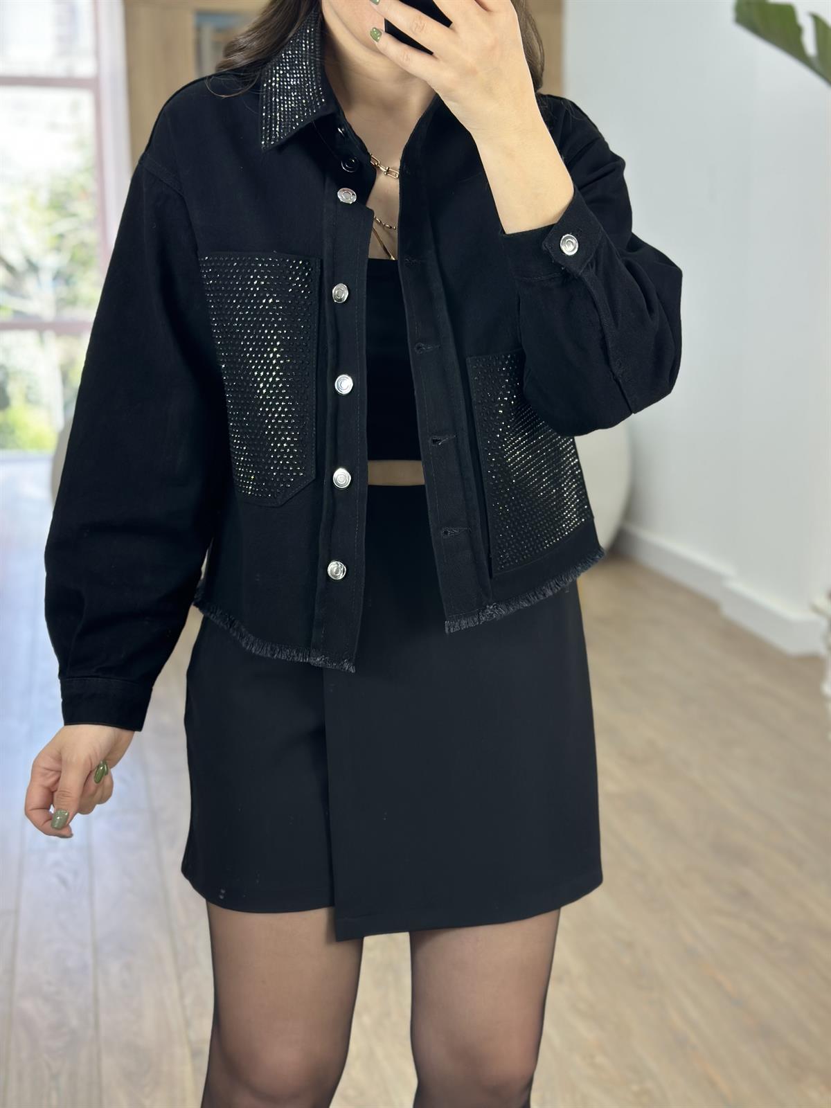 Yakası Ve Cepleri Taşlı Tasarım Denim Ceket