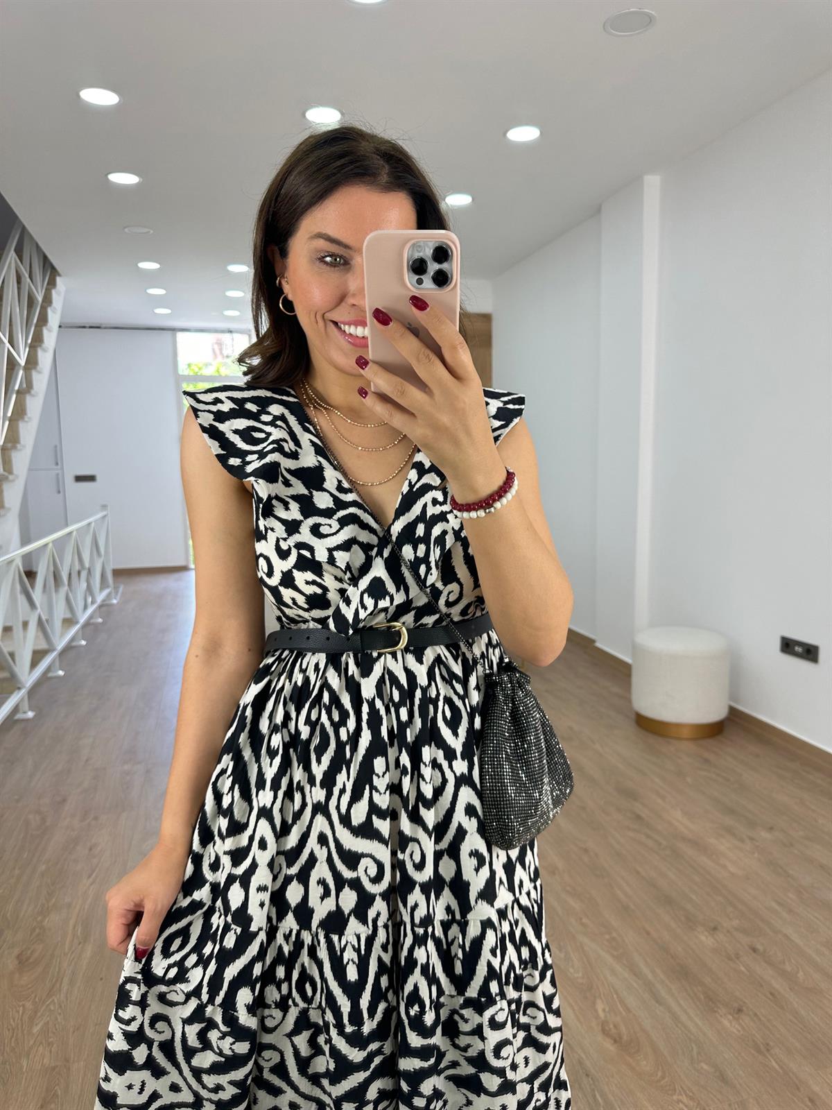 Yakası Volanlı Beli Lastikli Midi Boy Elbise