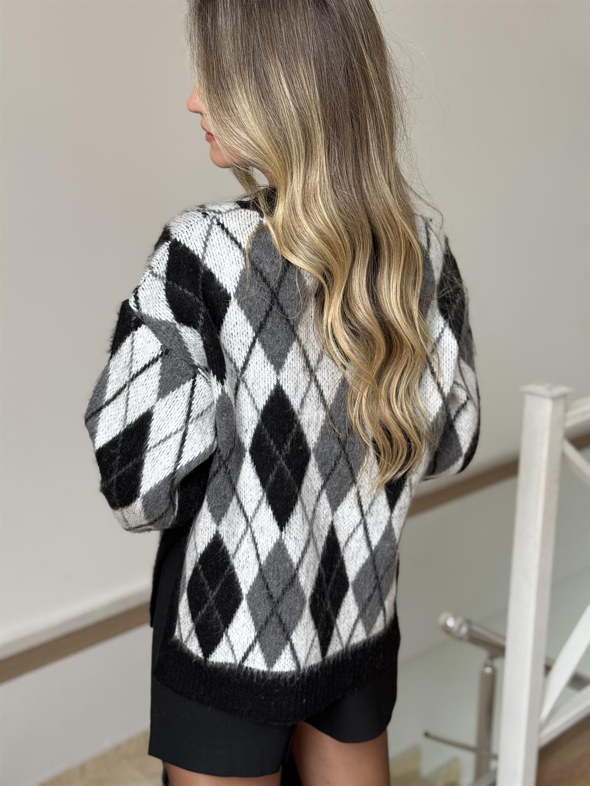 Yanı Yırtmaçlı Şardonlu Baklava Desen Kazak - Siyah