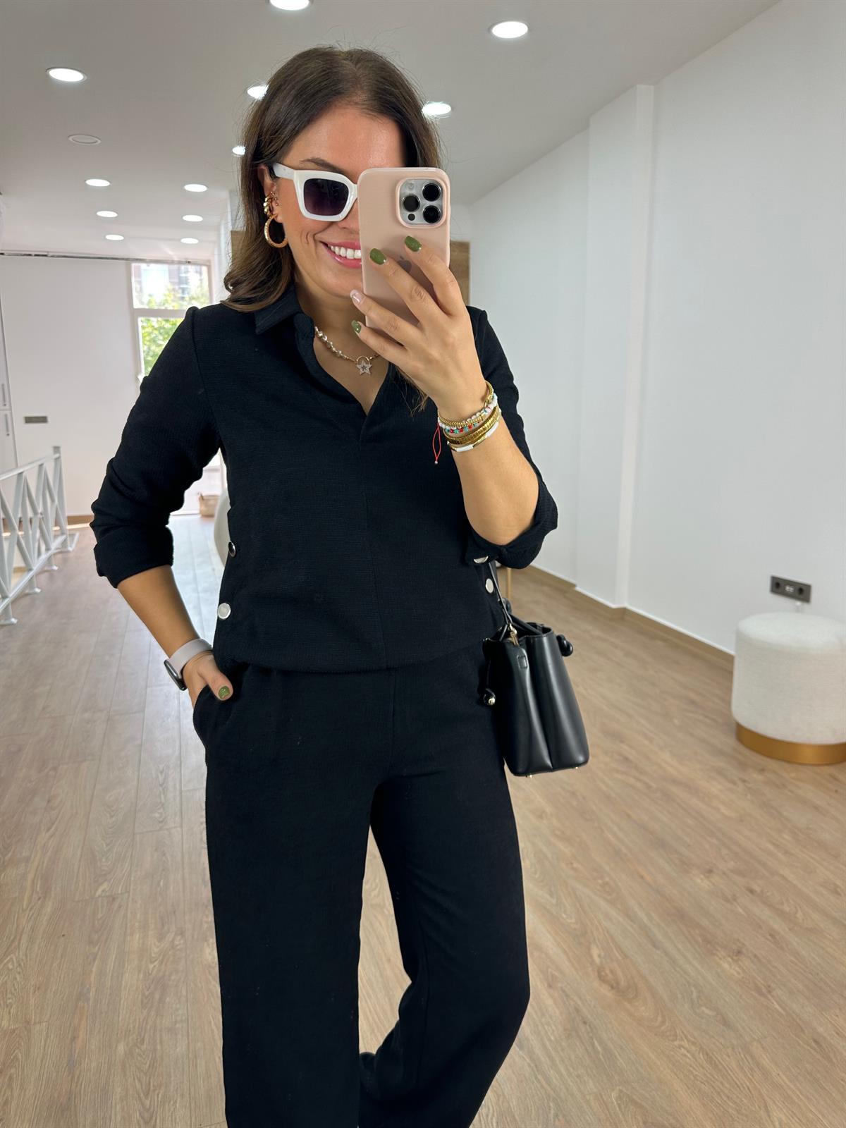 Yanları Metal Düğmeli Gömlekli Takım-Siyah