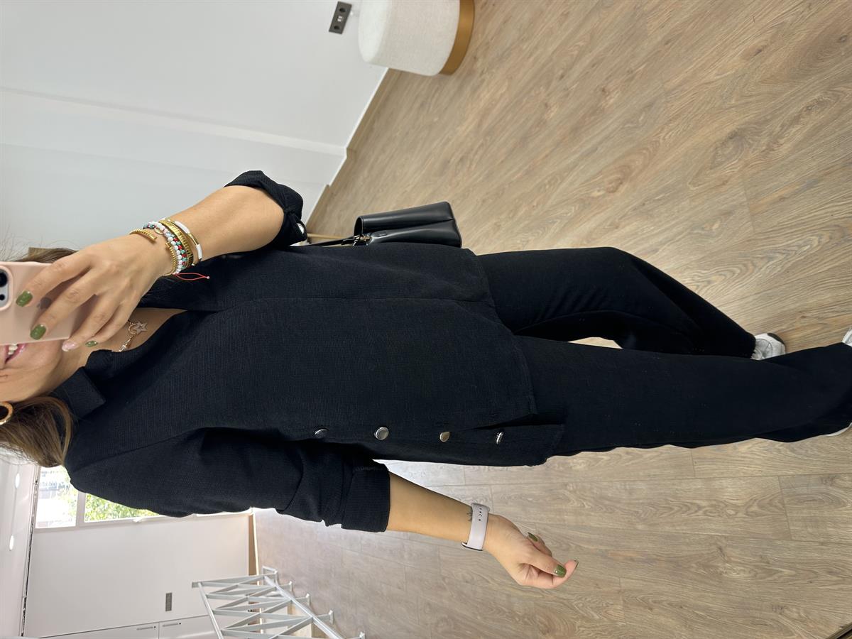 Yanları Metal Düğmeli Gömlekli Takım-Siyah