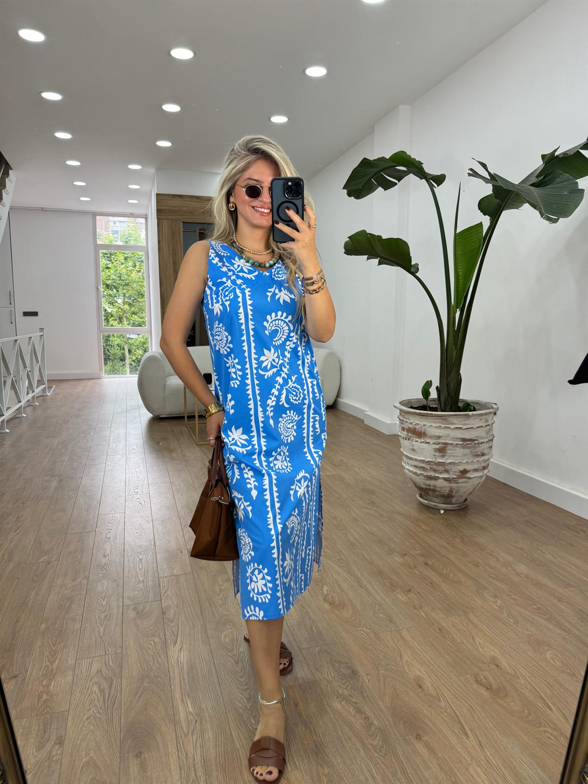 Yanları Yırtmaçlı Desenli Poplin Elbise