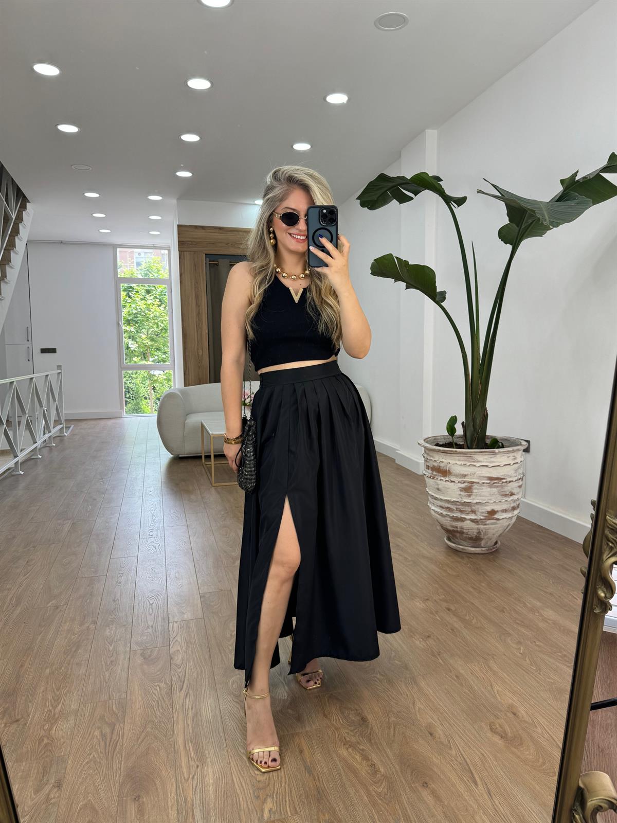 Yırtmaçlı Pileli Uzun Etek-Siyah