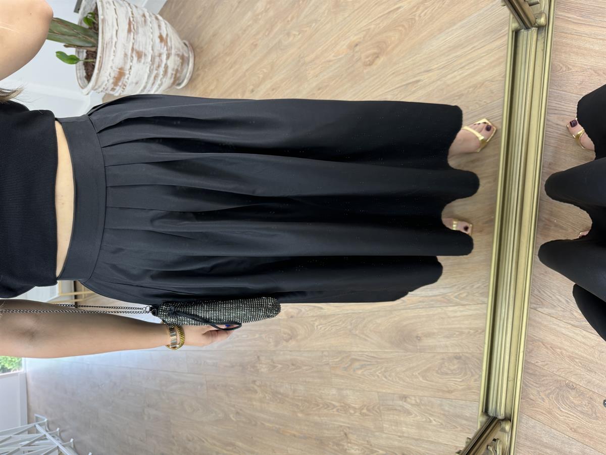 Yırtmaçlı Pileli Uzun Etek-Siyah