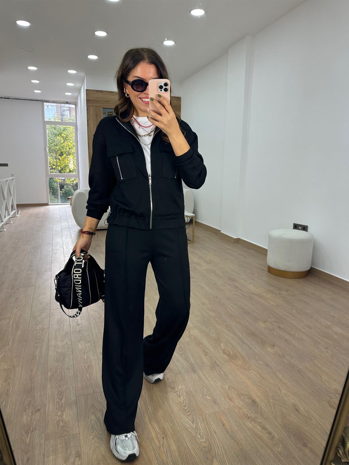 Yumuşacık Dokuda Fermuar Detaylı Beli Lastikli Takım