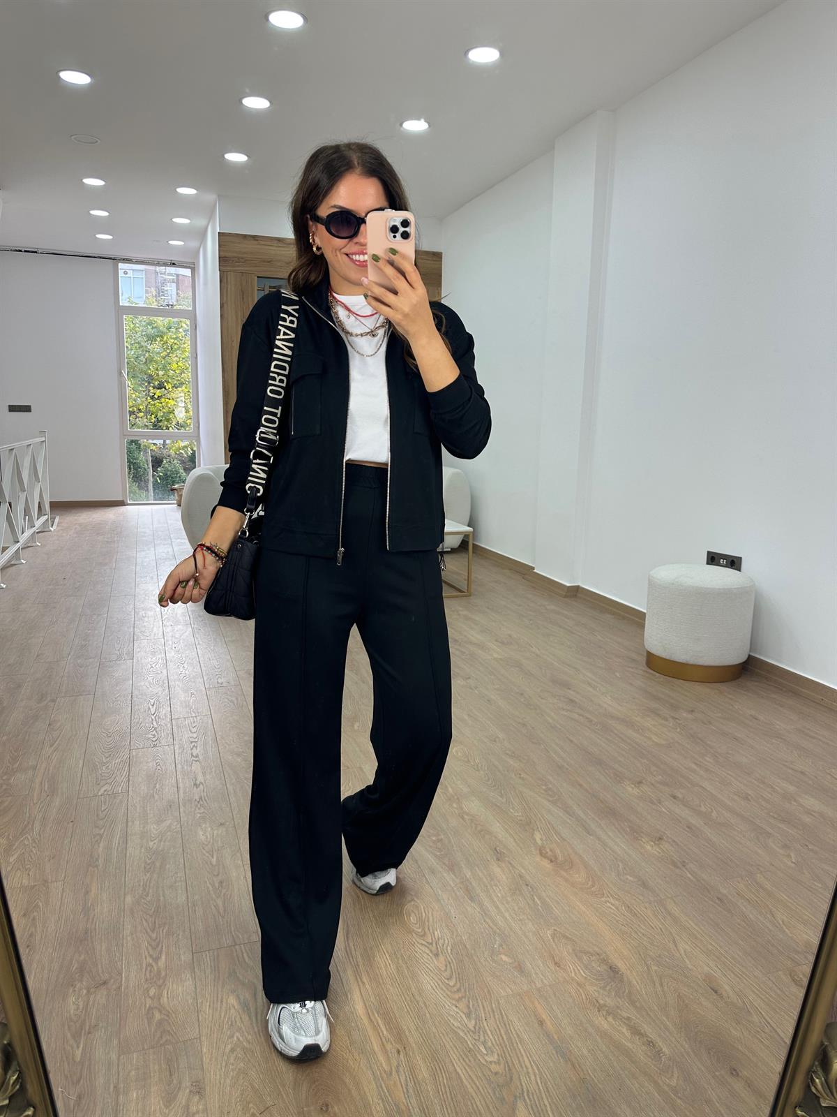 Yumuşacık Dokuda Fermuar Detaylı Beli Lastikli Takım