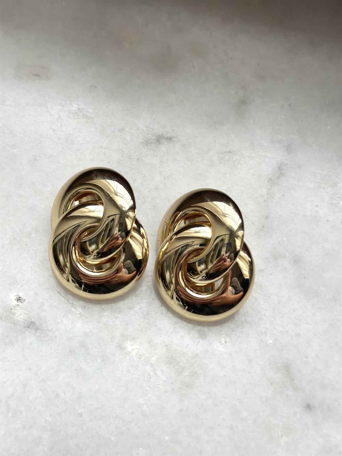 Yuvarlak Geçmeli Gold Küpe