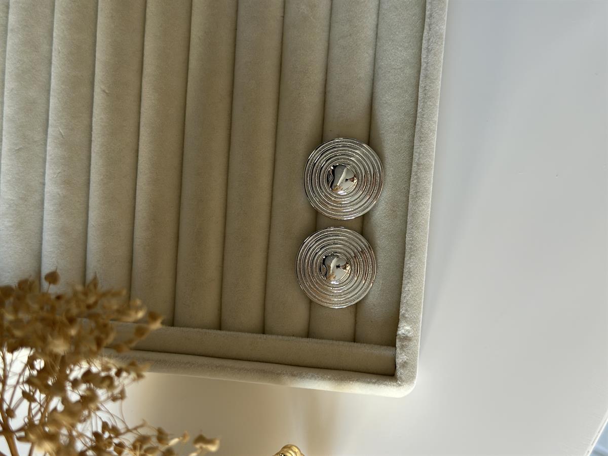 Yuvarlak Silver Ortası Kalp Tasarım Küpe 3cm
