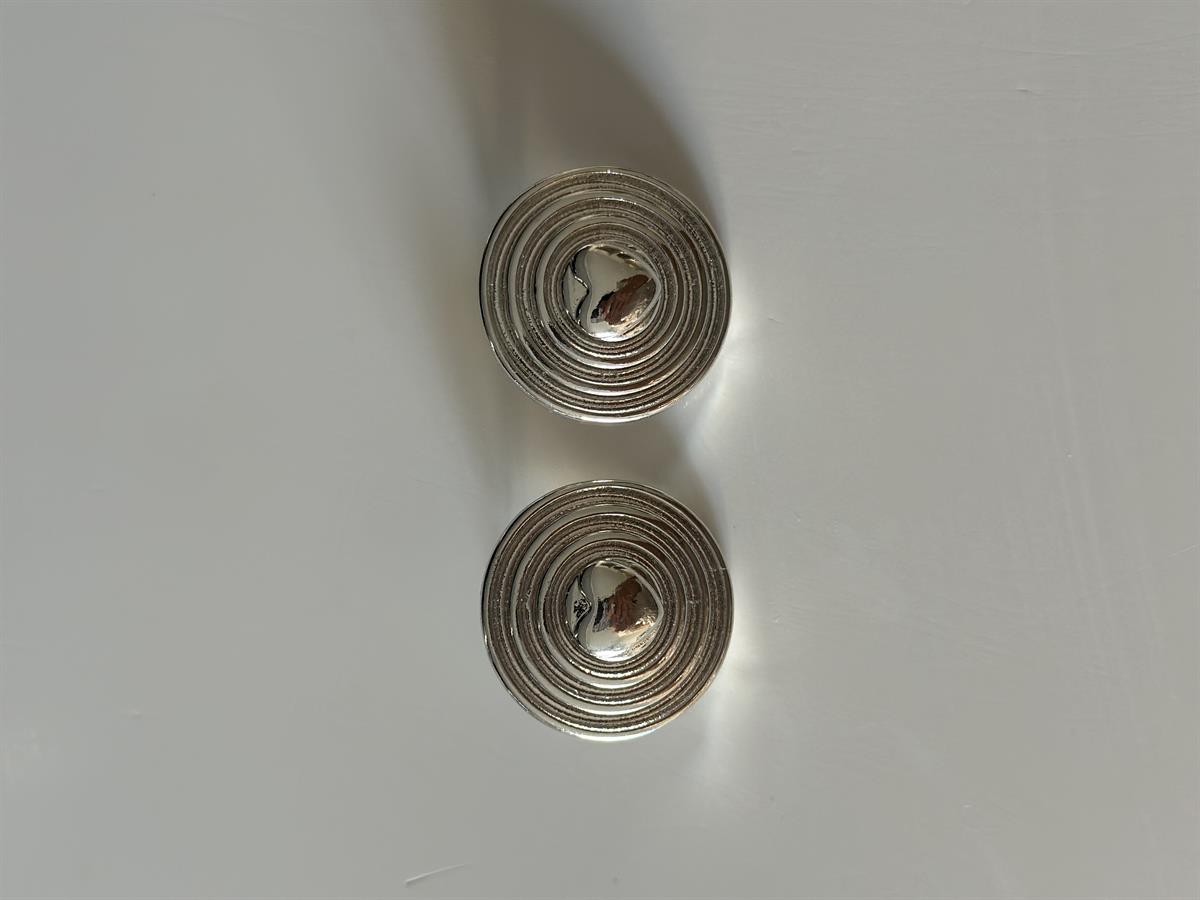 Yuvarlak Silver Ortası Kalp Tasarım Küpe 3cm