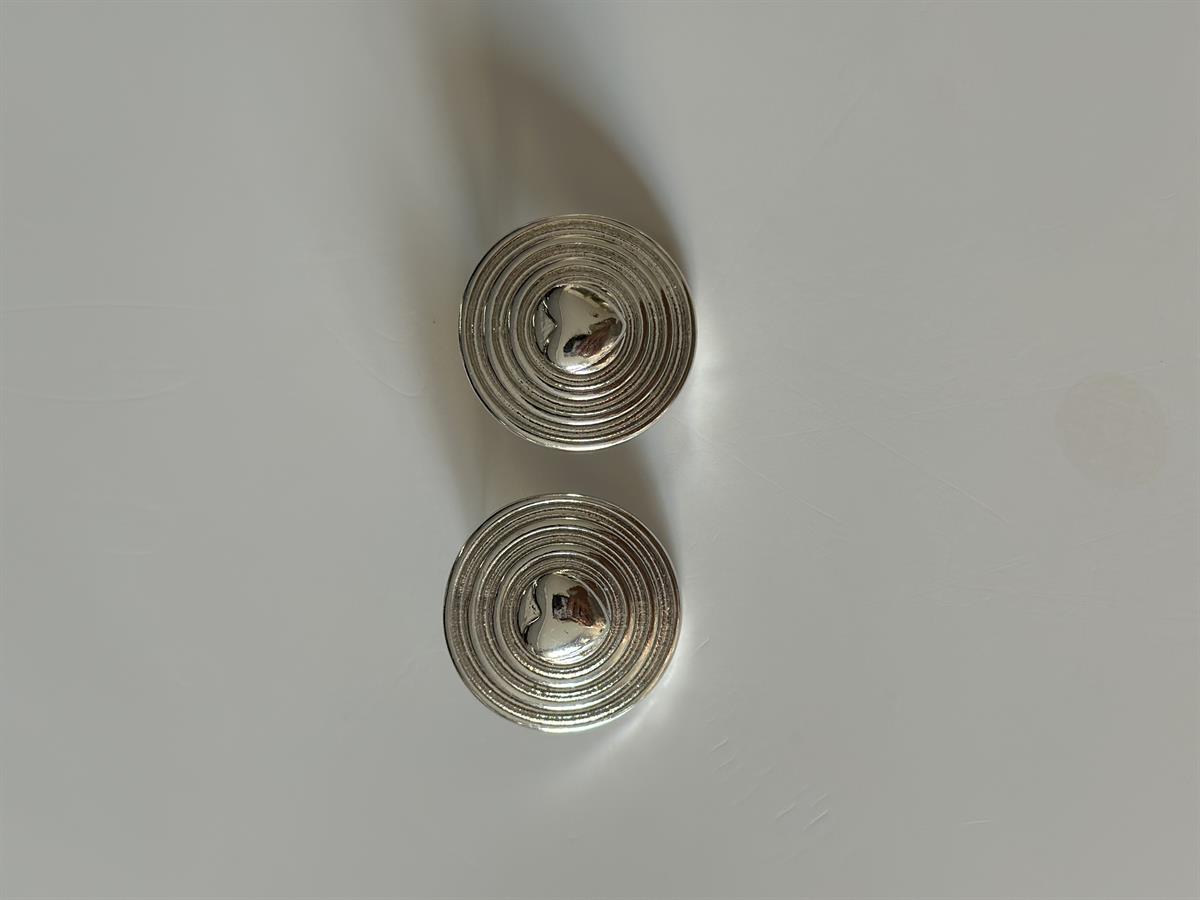 Yuvarlak Silver Ortası Kalp Tasarım Küpe 3cm