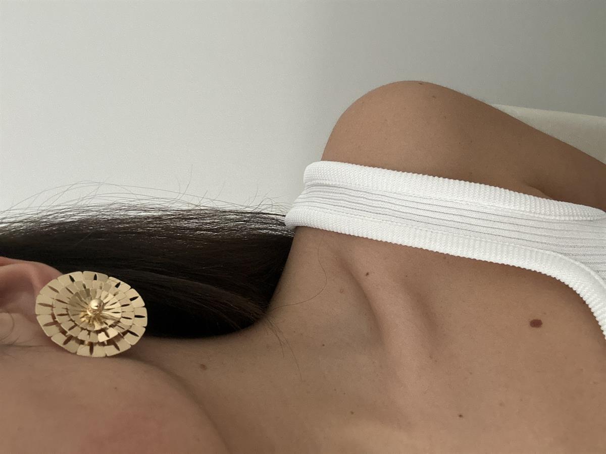 Yuvarlak Tasarım Geçmeli Gold Küpe 4cm