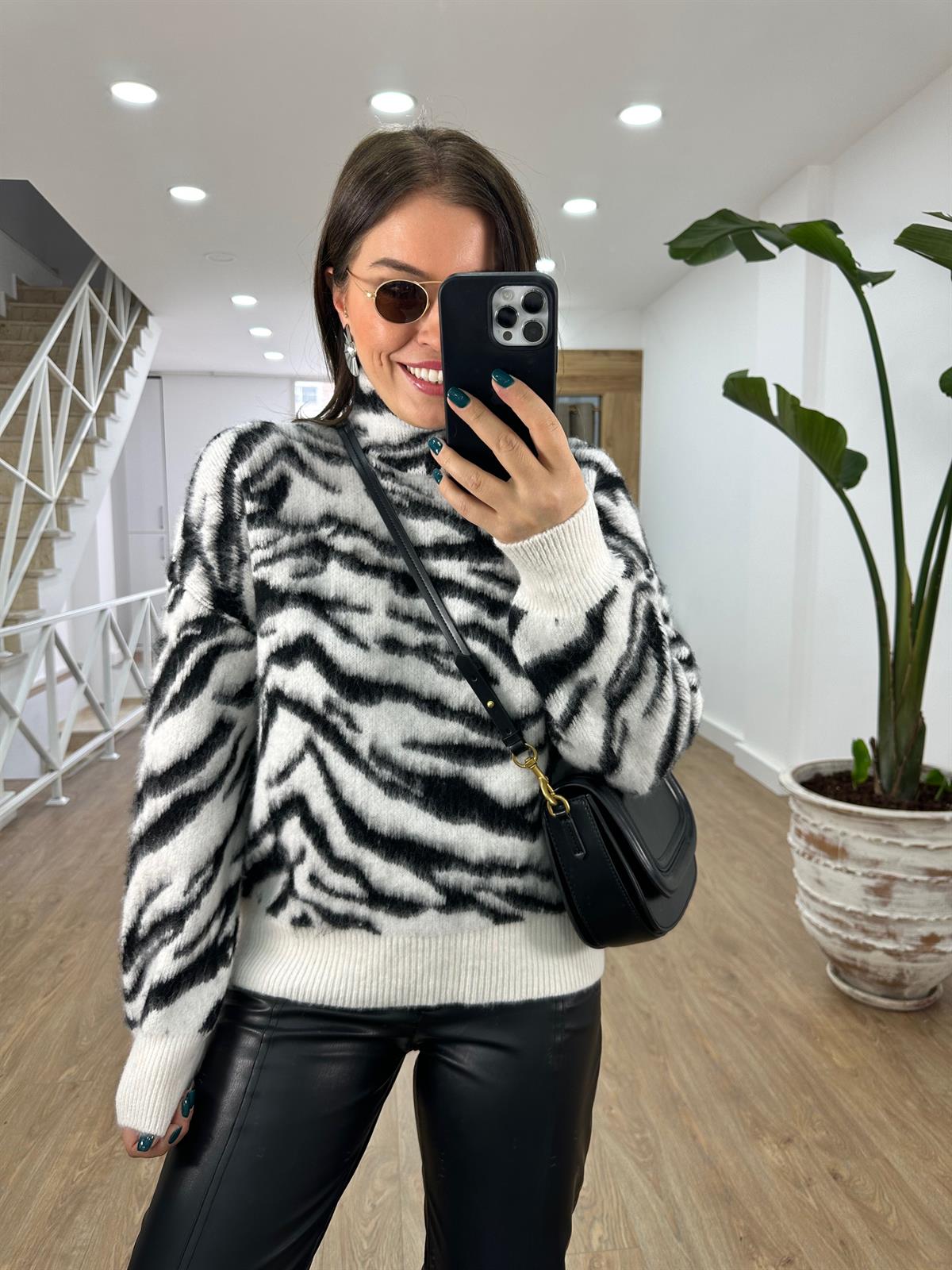 Zebra Desenli Sakallı Kazak