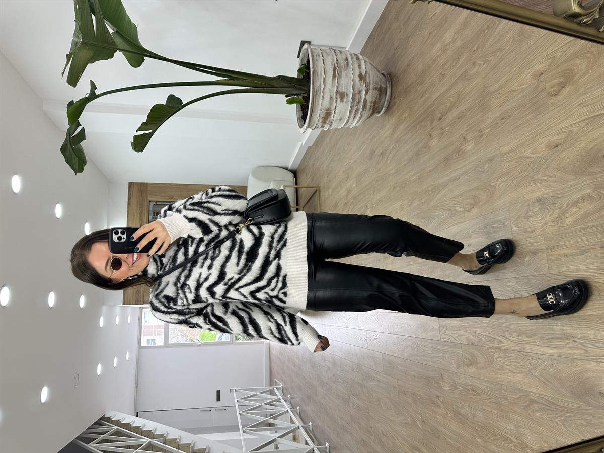 Zebra Desenli Sakallı Kazak